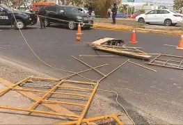 ¡SECO EL GOLPAZO! empleado de una empresa de anuncios, cayó de una altura de más de 10 metros