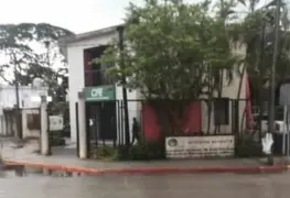 Se queda sin luz el área comercial de la CFE en Jalpa, esto gracias a una potente descarga eléctrica producida por un rayo