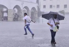 Onda tropical Núm. 10 recorrerá el sur y sureste de México