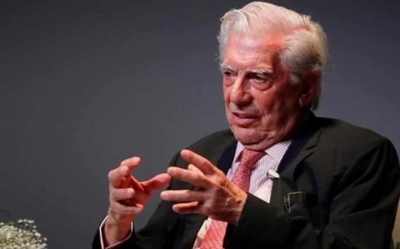 Vargas Llosa recibe alta hospitalaria tras recuperarse del COVID-19