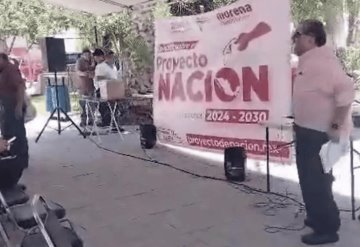 Video: Pantalones de diputado se cayeron en pleno discurso