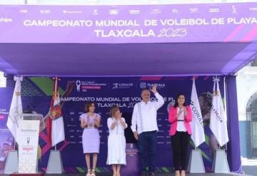 Los gobernadores de Tabasco y Tlaxcala inauguraron el Trophy Tour en Plaza de Armas de Villahermosa