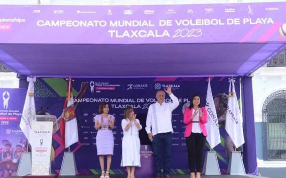 Los gobernadores de Tabasco y Tlaxcala inauguraron el Trophy Tour en Plaza de Armas de Villahermosa