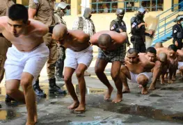 Desacuerdo por juicios colectivos para pandilleros presos en El Salvador