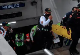 Joven es lanzada al metro y responsable también se lanza