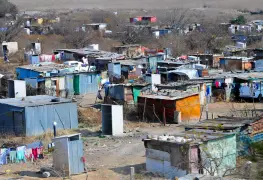 Cinco millones de mexicanos dejan la pobreza; Coneval