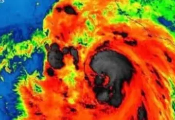 El remolino gigante llamado Hilary se aproxima a las costas de Baja California convertido en huracán de categoría 2