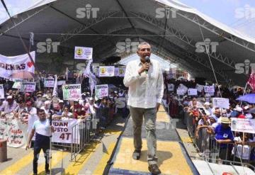 Adán Augusto López Hernández visita la tierra de la piña