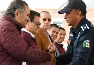 Octavio Romero Oropeza entrega apoyos en Hidalgo