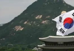 Crisis educativa en Corea del Sur: miles de profesores se han manifestado en Seúl por el suicidio de maestra