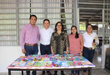 Gobierno de Cunduacán continúa con apoyos a sector educativo; entrega minisplit a Centro de Maestros