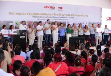 Ayuntamiento de Centro entrega equipamientos para desayunadores escolares