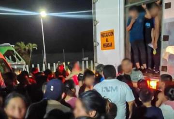 Encuentran a 350 Migrantes hacinados en un Tráiler en Veracruz