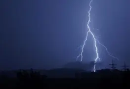 Le cae rayo a un hombre en Jalisco y fallece