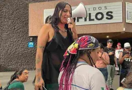 Mujeres trans protestan por discriminación en la Cineteca Nacional