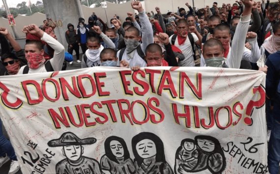 Padres de los 43 desaparecidos en Ayotzinapa continúan en pie de lucha