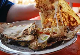 Tlayuda supera a la barbacoa y se posiciona como el platillo favorito de los mexicanos