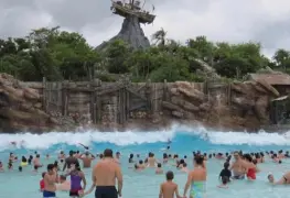 Mujer demanda a Disney tras sufrir lesión ginecológica