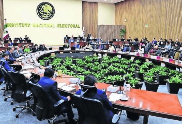 Partidos rechazan acuerdo del INE sobre paridad en candidaturas