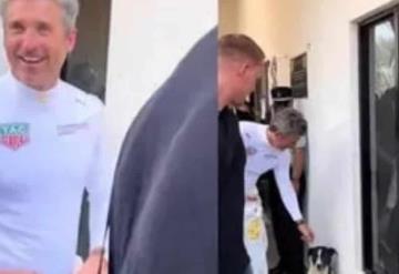 Patrick Dempsey es captado acariciando perrito callejero por su paso en Veracruz | VIDEO VIRAL