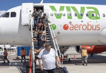 Llegan al AIFA Turistas varados en Acapulco por huracán Otis