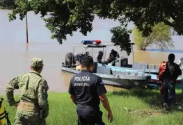 Personal de la Sedena y de Protección Civil del municipio realizan recorrido fluvial en zonas vulnerables por incremento del Usumacinta