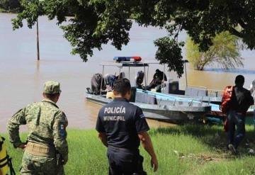 Personal de la Sedena y de Protección Civil del municipio realizan recorrido fluvial en zonas vulnerables por incremento del Usumacinta