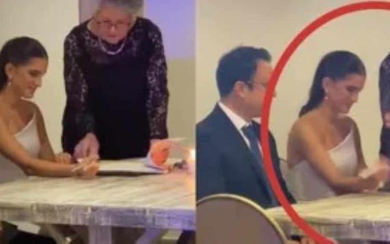 Mujer firmaba acta de matrimonio y comenzó a quemarse; Es una señal, reaccionan usuarios