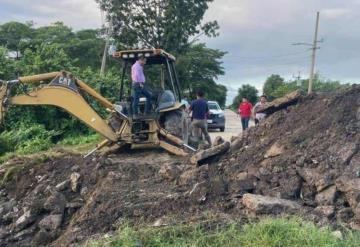 Auxilia Protección Civil municipal a habitantes de Palo Verde, Usumacinta amenaza con colapsar único camino de comunicación 