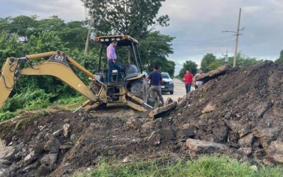 Auxilia Protección Civil municipal a habitantes de Palo Verde, Usumacinta amenaza con colapsar único camino de comunicación 