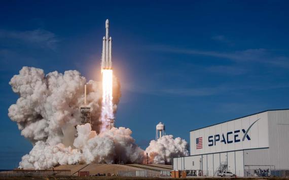 Nave espacial SpaceX explota tras minutos de despegar