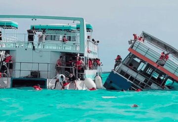 Un ferry con 144 pasajeros volcó y se hundió