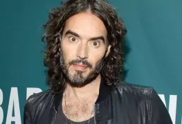Russell Brand es interrogado por policía de Londres tras ser acusado de agresiones sexuales