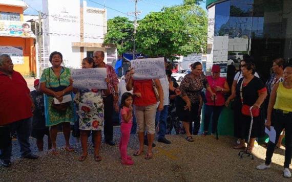 Protestan en CFE por altos cobros de luz