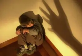 Acusan a pareja de científicos de abuso infantil