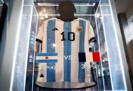 Subastan seis playeras que Lionel Messi usó durante el Mundial 2022 por 7,8 millones de dólares