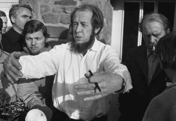 Aleksandr Solzhenitsyn y su Desafiante Crítica a Occidente