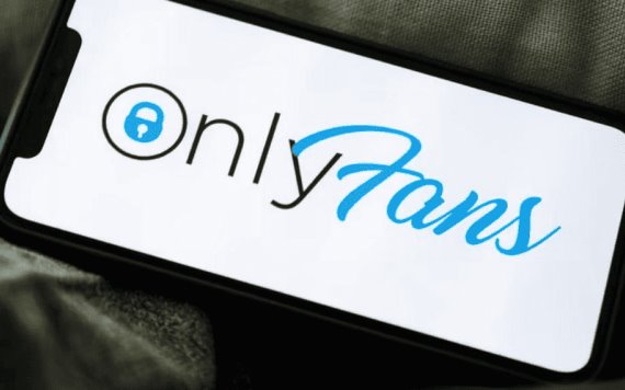 Modelo de OnlyFans ofrece tareas de esposa sustituta