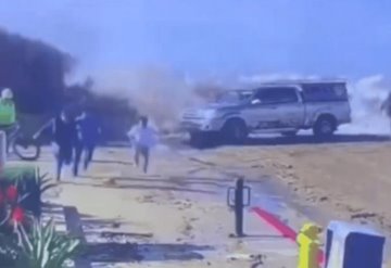 VIDEO: En California, enorme ola arrastró cerca de 20 personas, hay heridos