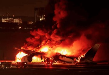 Choque de aviones deja muertos en aeropuerto de Tokio