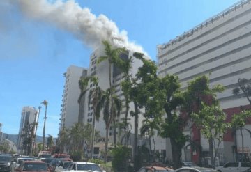 VIDEO: Incendio en el recién reabierto hotel Emporio en Acapulco