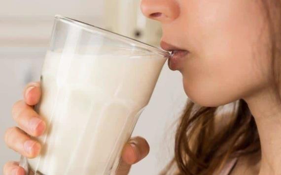 Qué efectos provoca en el cuerpo consumir grandes cantidades de leche diariamente