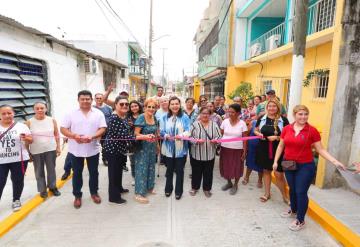 Entrega Centro calle con obra integral de pavimentación y drenaje en Col. Espejo I