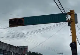 Cierran calles por falla en sem&aacute;foros