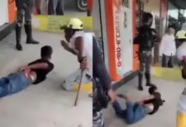 Compórtate como un hombre; Un padre vergonzoso castiga a su hijo por robar las cosas de su abuela.