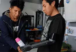 Boliviano crea pr&oacute;tesis 3D para ayudar a las personas