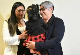 Pareja de mujeres consigue la primera adopción legal homoparental en Edomex