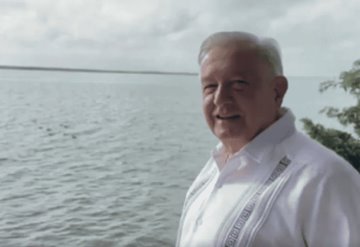 VIDEO: AMLO visitó la laguna de los siete colores en Quintana Roo