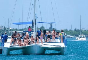 Barco turístico se hundió en Isla Mujeres; reportan fallecidos y desaparecidos