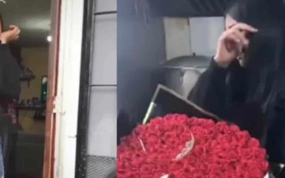 Joven llora al recibir flores de su novio fallecido; dejó el pedido programado: desde el cielo